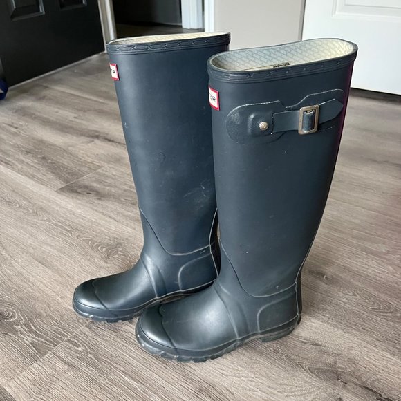 Hunter Rain Boots Navy Tall Rubber Waterproof Fall 5 Classic Matte - Picture 1 of 8